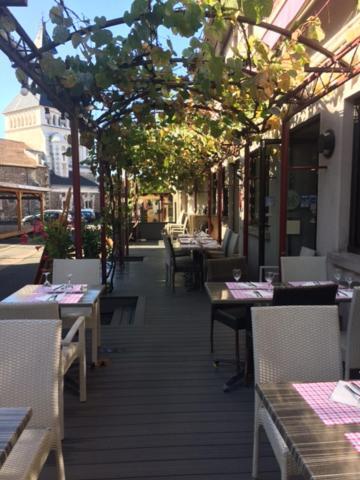 Hotel Restaurant Cousseau Parentis-en-Born Exterior photo